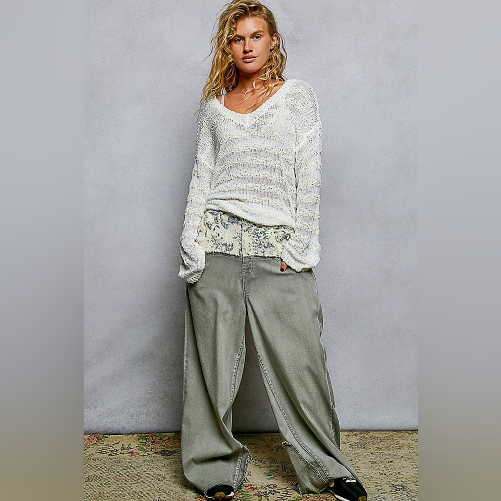 POL Stripe Pattern V-Neck Long Sleeve Knit Top – Off White🛍️